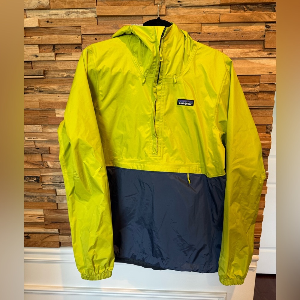 Patagonia Anorak Men's Raincoat - lime and blue